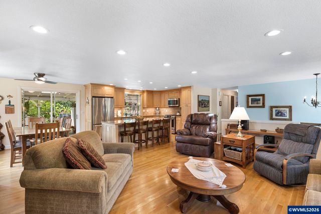 192 NW Canyon Dr, Dundee, OR 97115