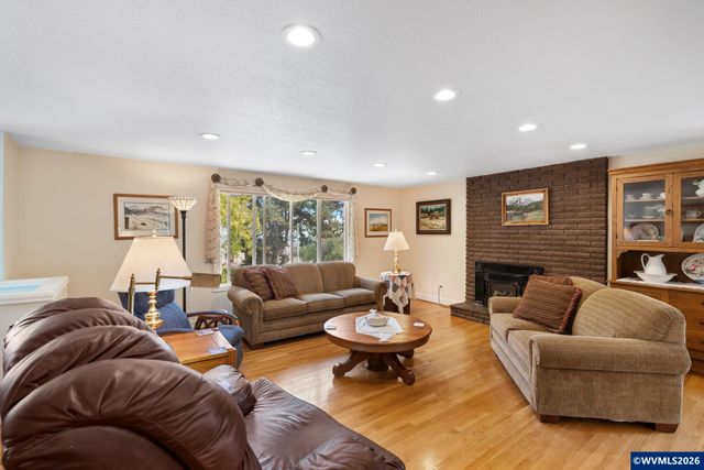 192 NW Canyon Dr, Dundee, OR 97115