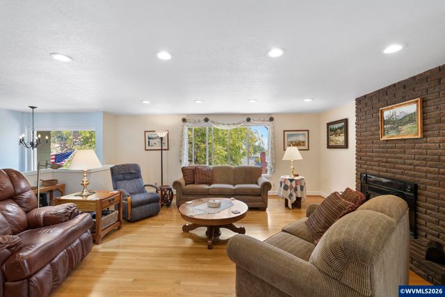 192 NW Canyon Dr, Dundee, OR 97115