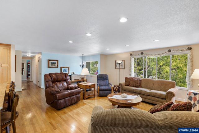 192 NW Canyon Dr, Dundee, OR 97115