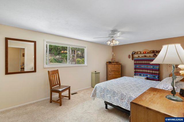 192 NW Canyon Dr, Dundee, OR 97115