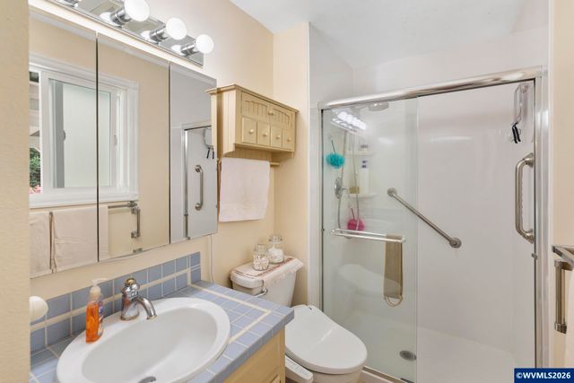 192 NW Canyon Dr, Dundee, OR 97115