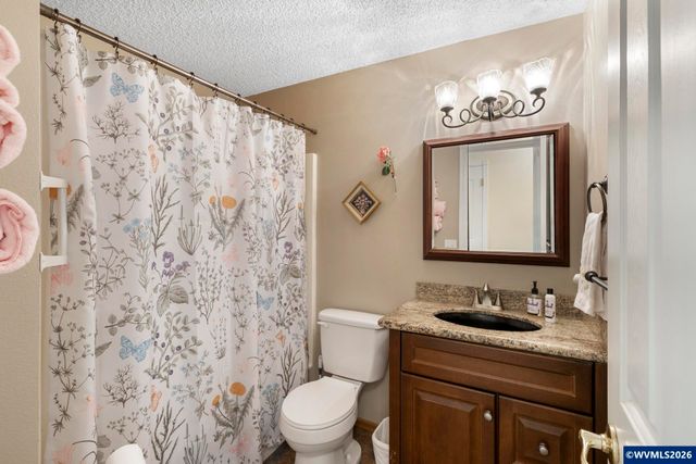 192 NW Canyon Dr, Dundee, OR 97115