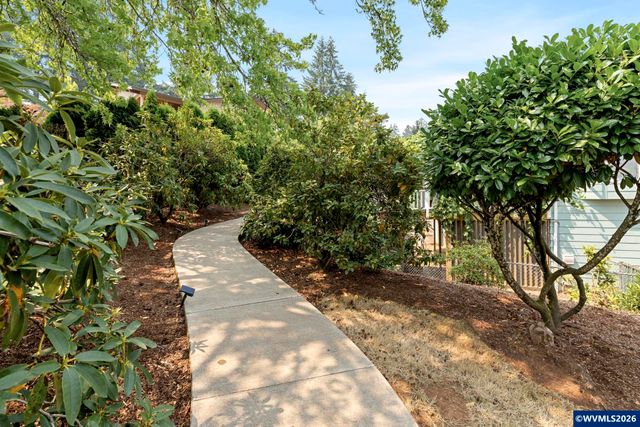 192 NW Canyon Dr, Dundee, OR 97115