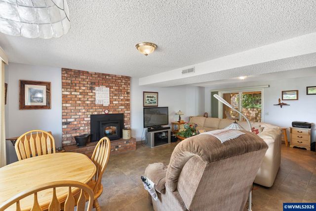192 NW Canyon Dr, Dundee, OR 97115