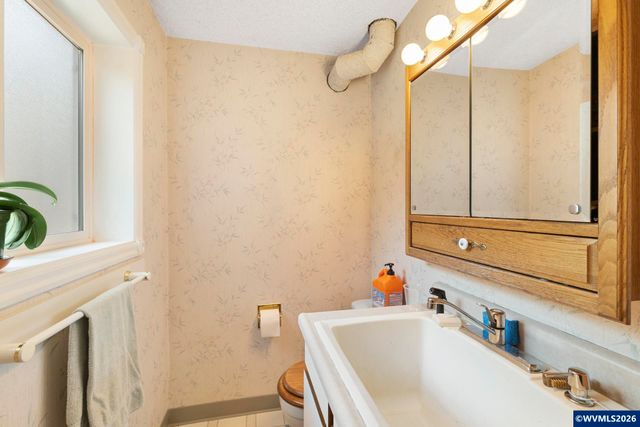 192 NW Canyon Dr, Dundee, OR 97115