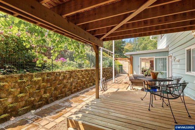 192 NW Canyon Dr, Dundee, OR 97115