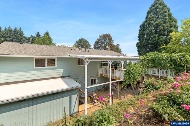 192 NW Canyon Dr, Dundee, OR 97115