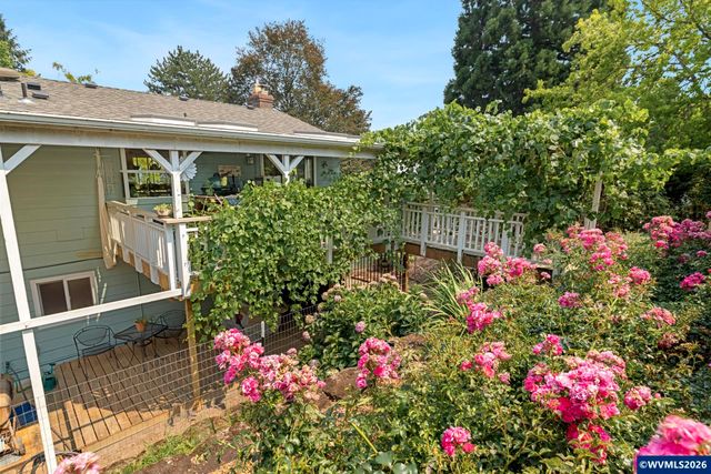 192 NW Canyon Dr, Dundee, OR 97115