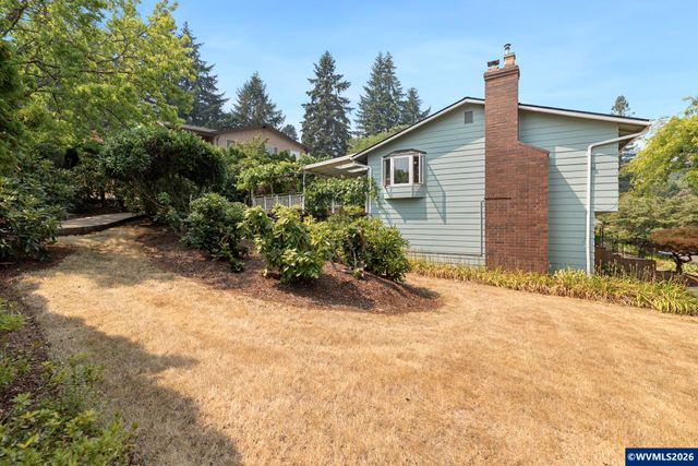 192 NW Canyon Dr, Dundee, OR 97115