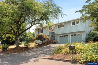192 NW Canyon Dr, Dundee, OR 97115