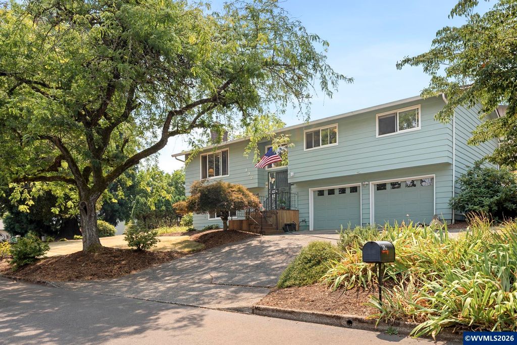 192 NW Canyon Dr, Dundee, OR 97115