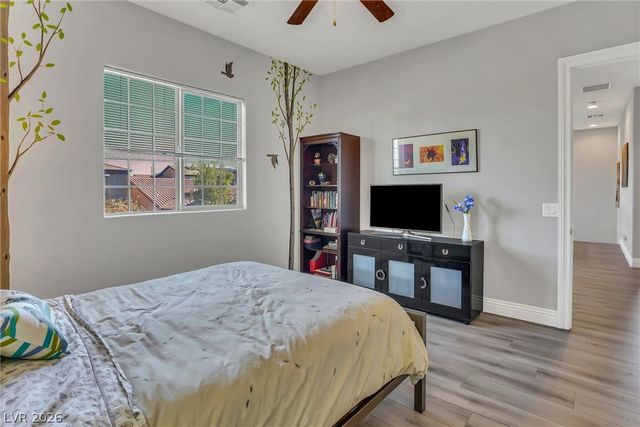 72 Newton Ridge Way, Las Vegas, NV 89183