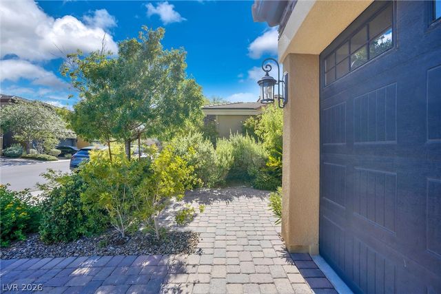 72 Newton Ridge Way, Las Vegas, NV 89183