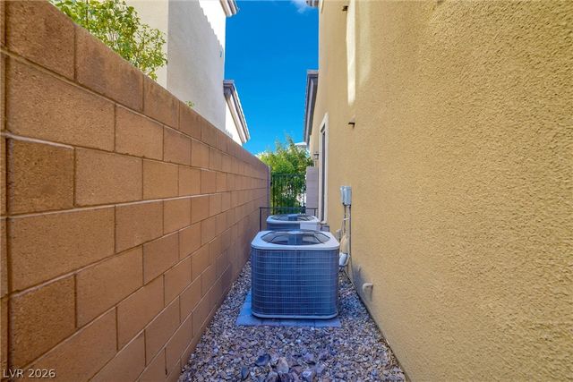 72 Newton Ridge Way, Las Vegas, NV 89183