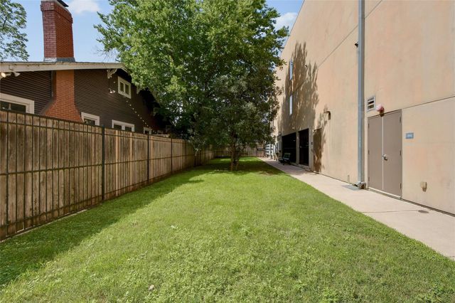1601 E Cesar Chavez ST 201, Austin, TX 78702