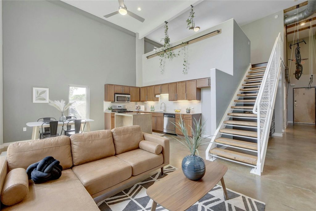 1601 E Cesar Chavez ST 201, Austin, TX 78702