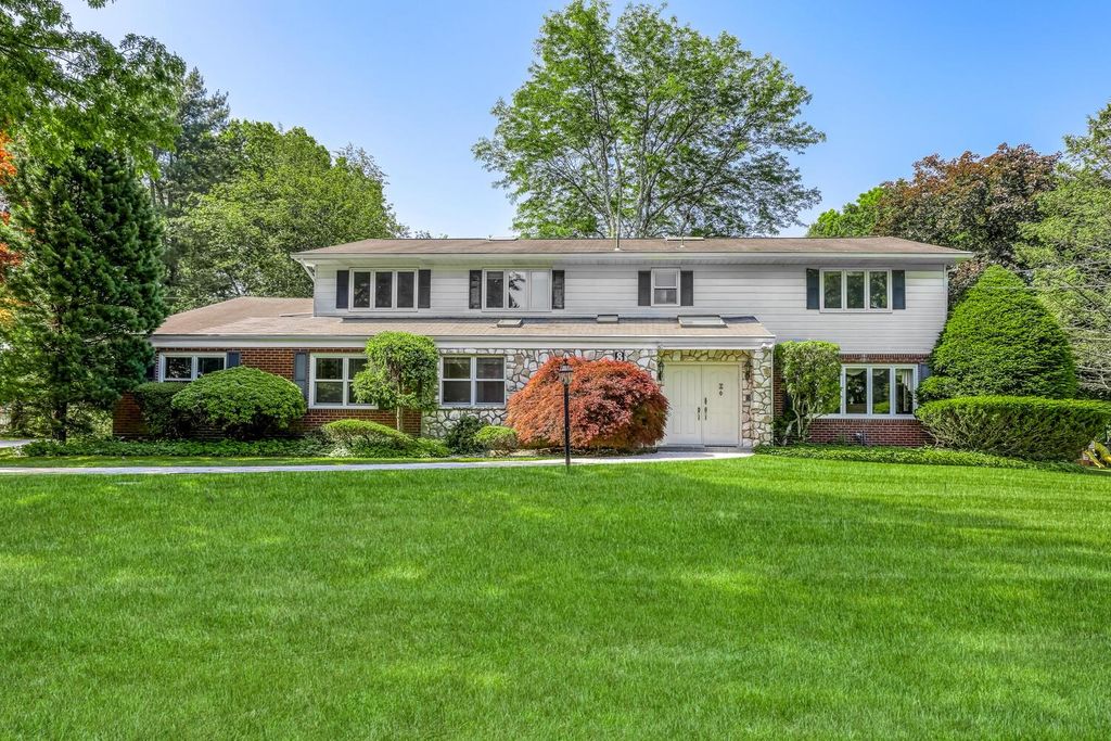 8 Briarwood Lane, Suffern, NY 10901