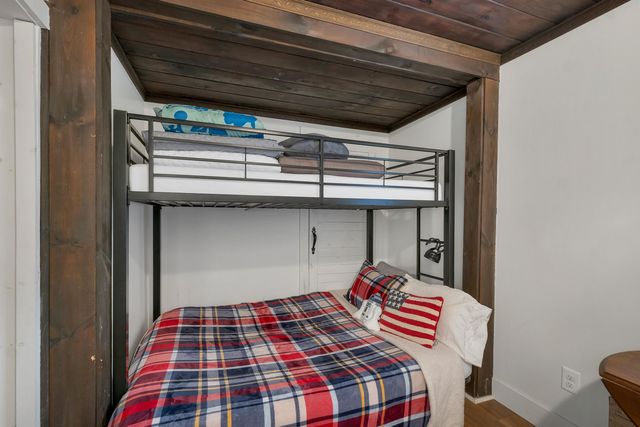 78 Beach Pond Road, Wolfeboro, NH 03894