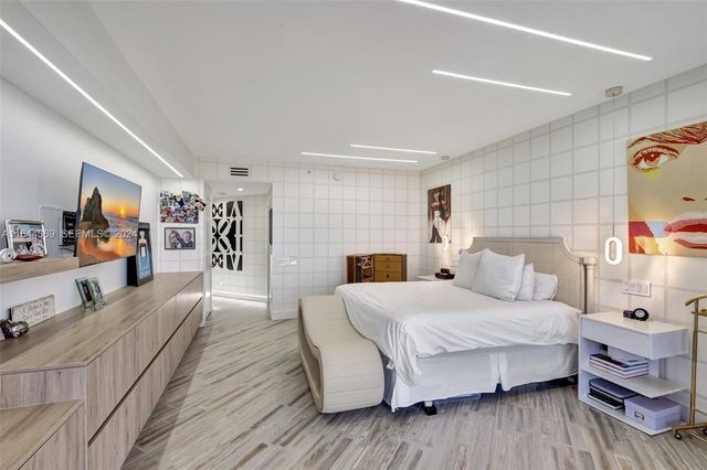 21200 Point Place 1204, Aventura, FL 33180