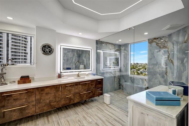 21200 Point Place 1204, Aventura, FL 33180