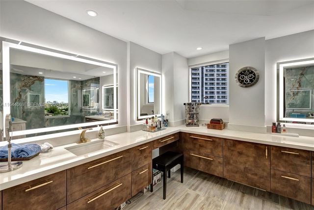 21200 Point Place 1204, Aventura, FL 33180