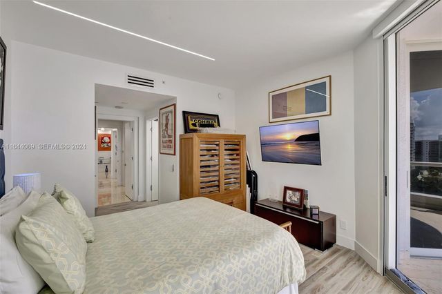 21200 Point Place 1204, Aventura, FL 33180