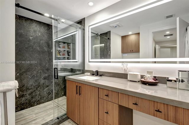 21200 Point Place 1204, Aventura, FL 33180