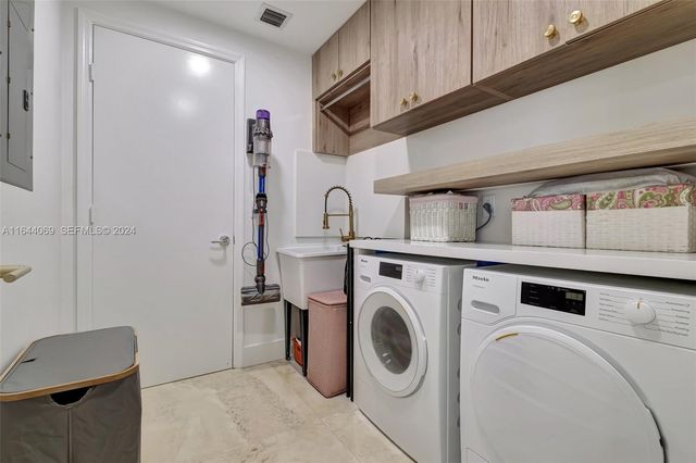 21200 Point Place 1204, Aventura, FL 33180