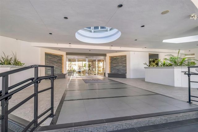 21200 Point Place 1204, Aventura, FL 33180