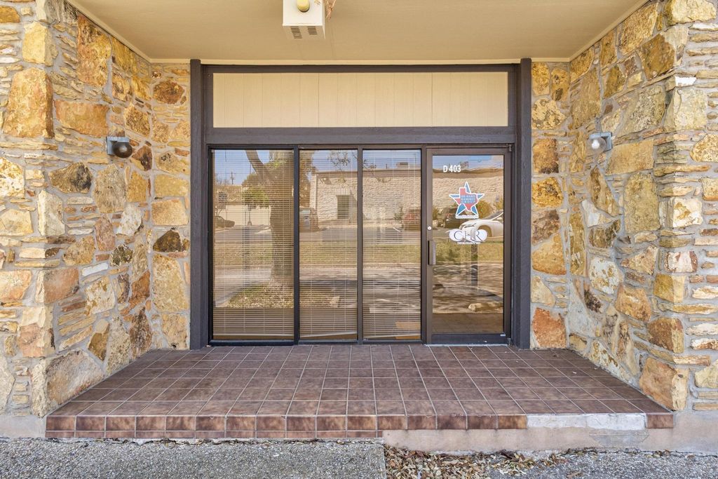 2312 Western Trails BLVD D-402, Austin, TX 78745