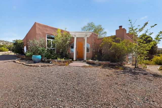17 Calle Belicia, Santa Fe, NM 87508