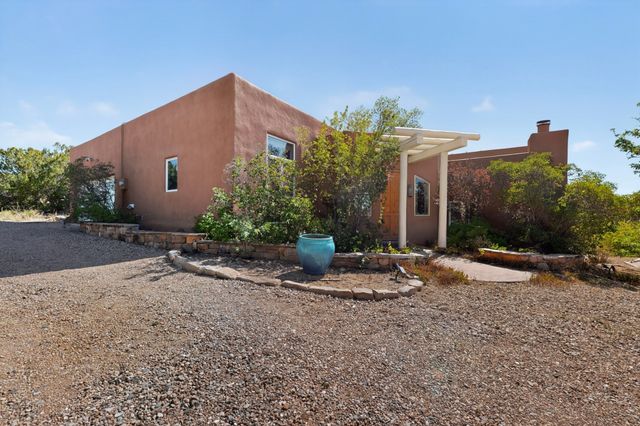 17 Calle Belicia, Santa Fe, NM 87508