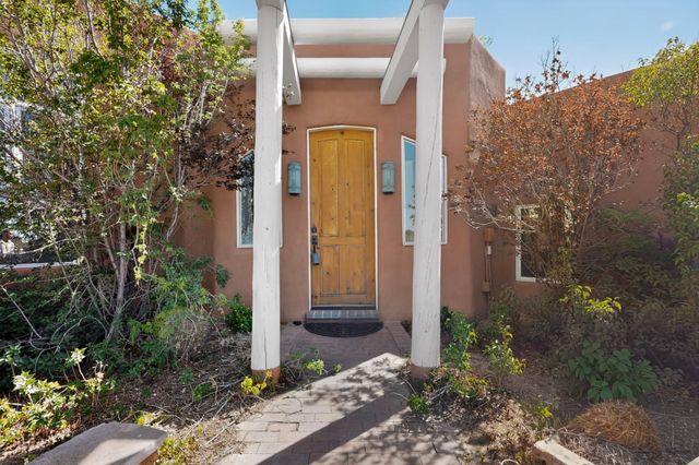 17 Calle Belicia, Santa Fe, NM 87508