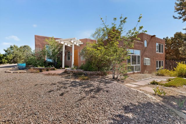 17 Calle Belicia, Santa Fe, NM 87508
