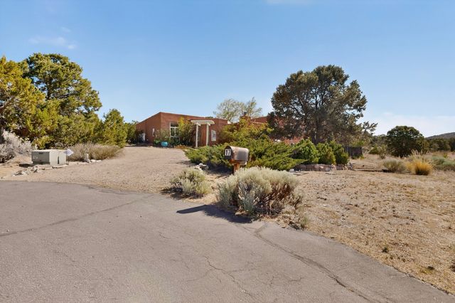 17 Calle Belicia, Santa Fe, NM 87508