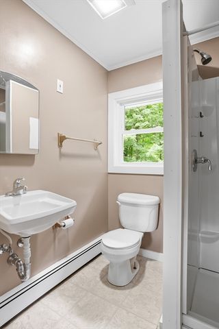 983 Rindge Rd, Fitchburg, MA 01420