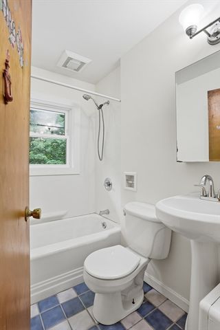983 Rindge Rd, Fitchburg, MA 01420