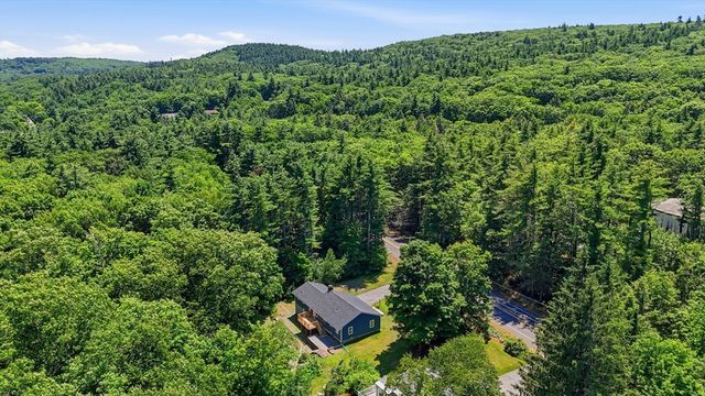 983 Rindge Rd, Fitchburg, MA 01420
