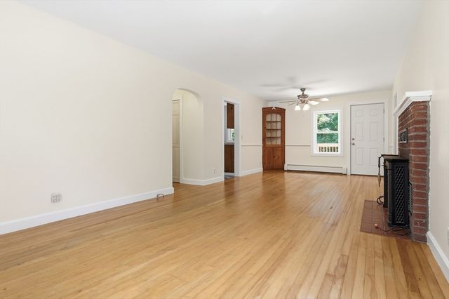 983 Rindge Rd, Fitchburg, MA 01420