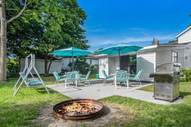 620 N Lakeshore Drive, Ludington, MI 49431