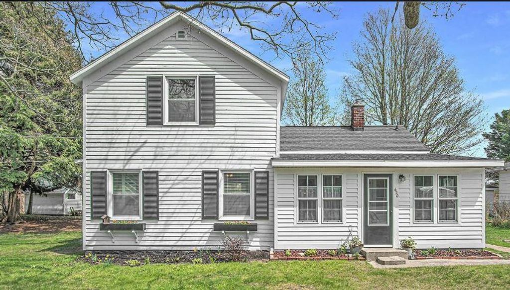 620 N Lakeshore Drive, Ludington, MI 49431
