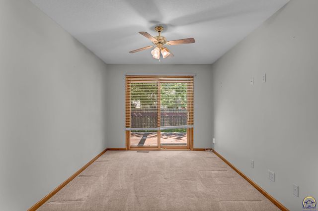 6400 SW Castle LN, Topeka, KS 66614