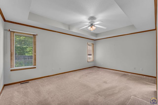 6400 SW Castle LN, Topeka, KS 66614