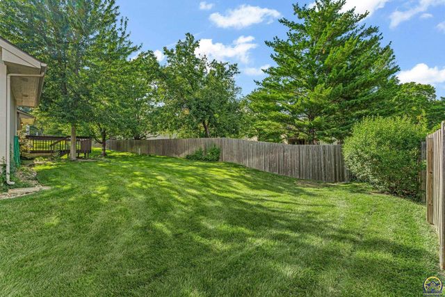 6400 SW Castle LN, Topeka, KS 66614