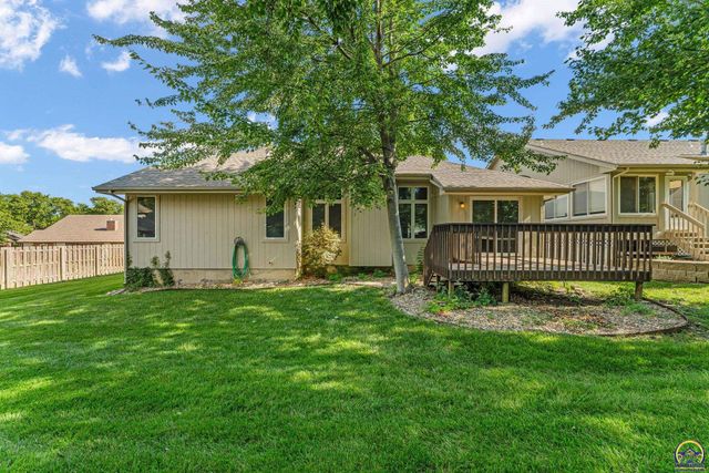 6400 SW Castle LN, Topeka, KS 66614