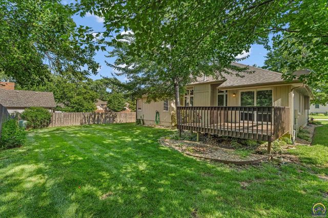 6400 SW Castle LN, Topeka, KS 66614