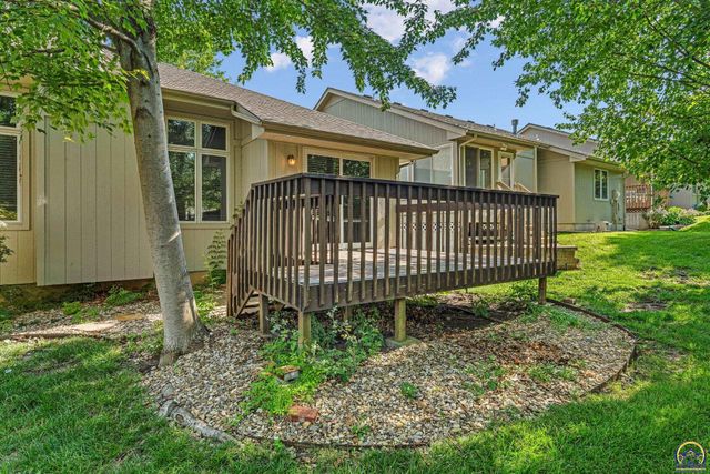 6400 SW Castle LN, Topeka, KS 66614