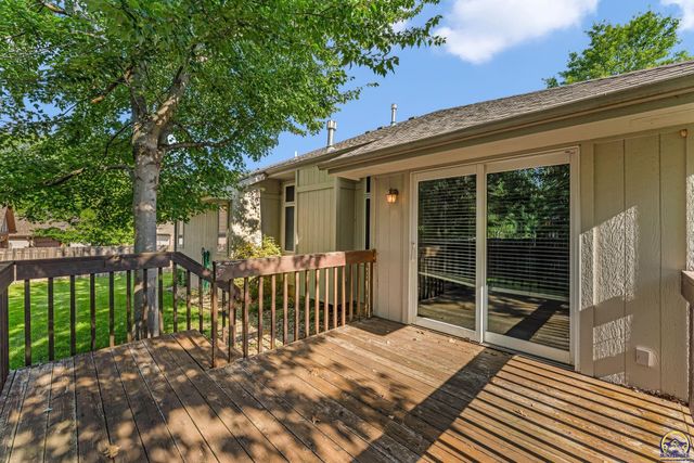 6400 SW Castle LN, Topeka, KS 66614