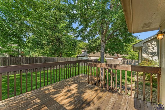 6400 SW Castle LN, Topeka, KS 66614